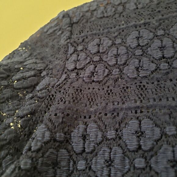 American Eagle Lace Cropped Tee XS - Picture 3 of 5